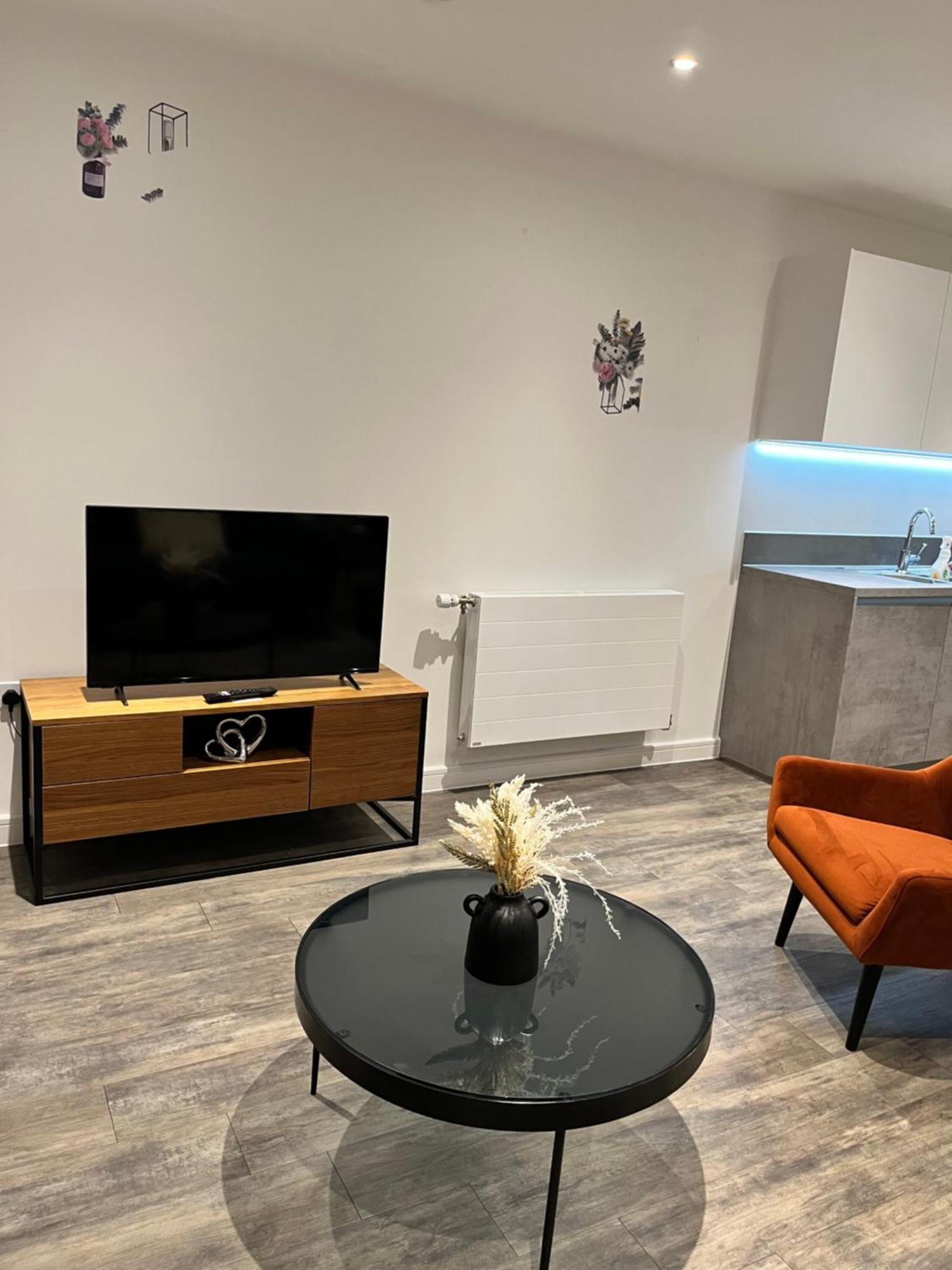 ברקינג One Bedroom Apartment מראה חיצוני תמונה