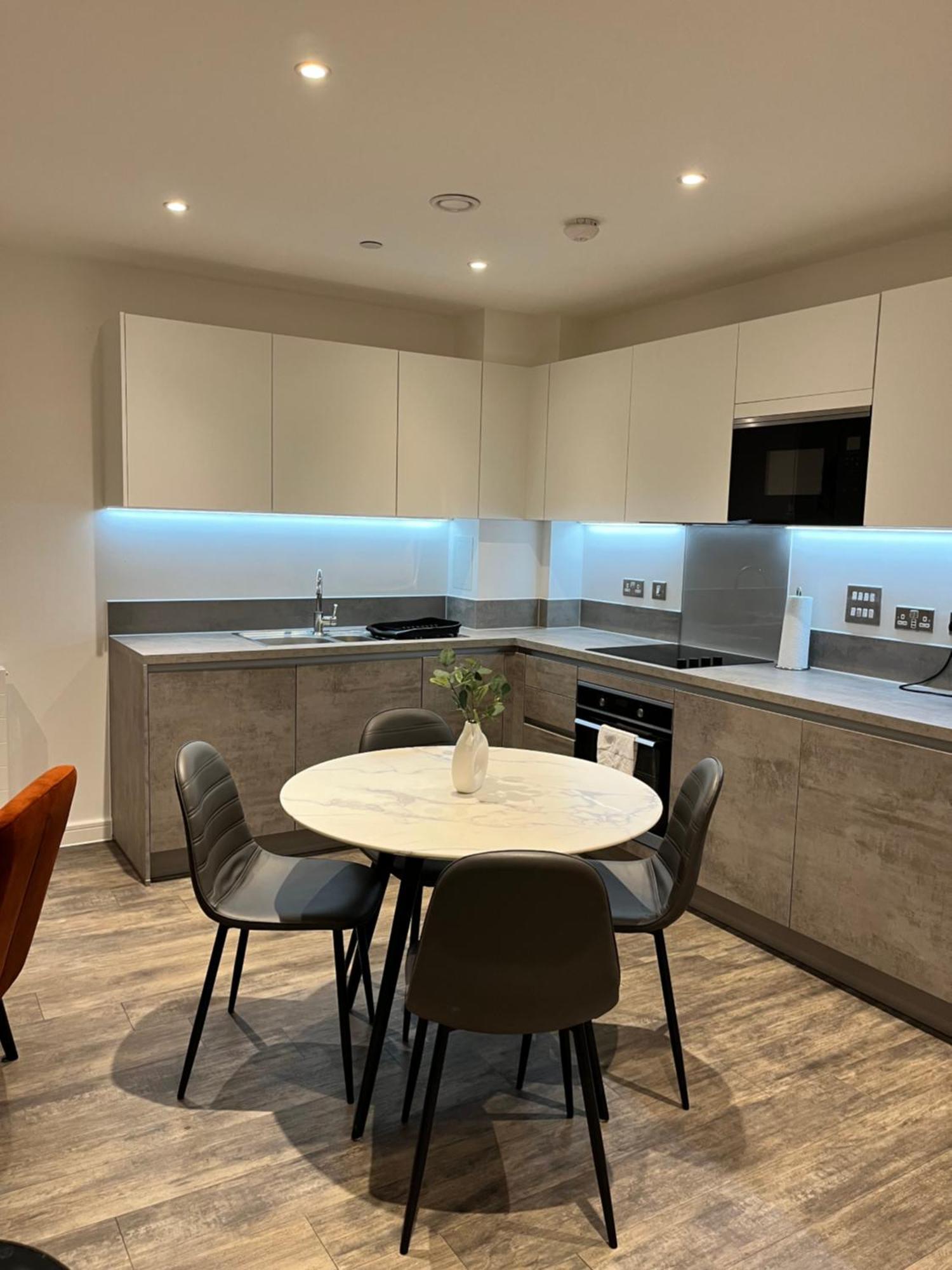 ברקינג One Bedroom Apartment מראה חיצוני תמונה