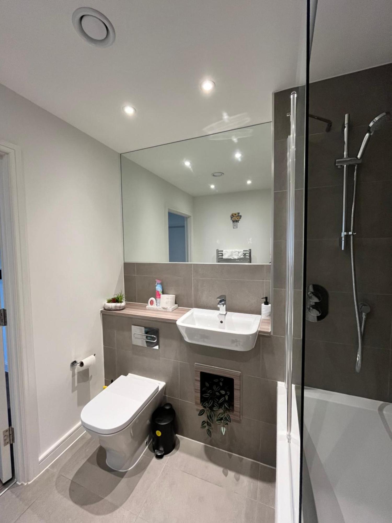 ברקינג One Bedroom Apartment מראה חיצוני תמונה