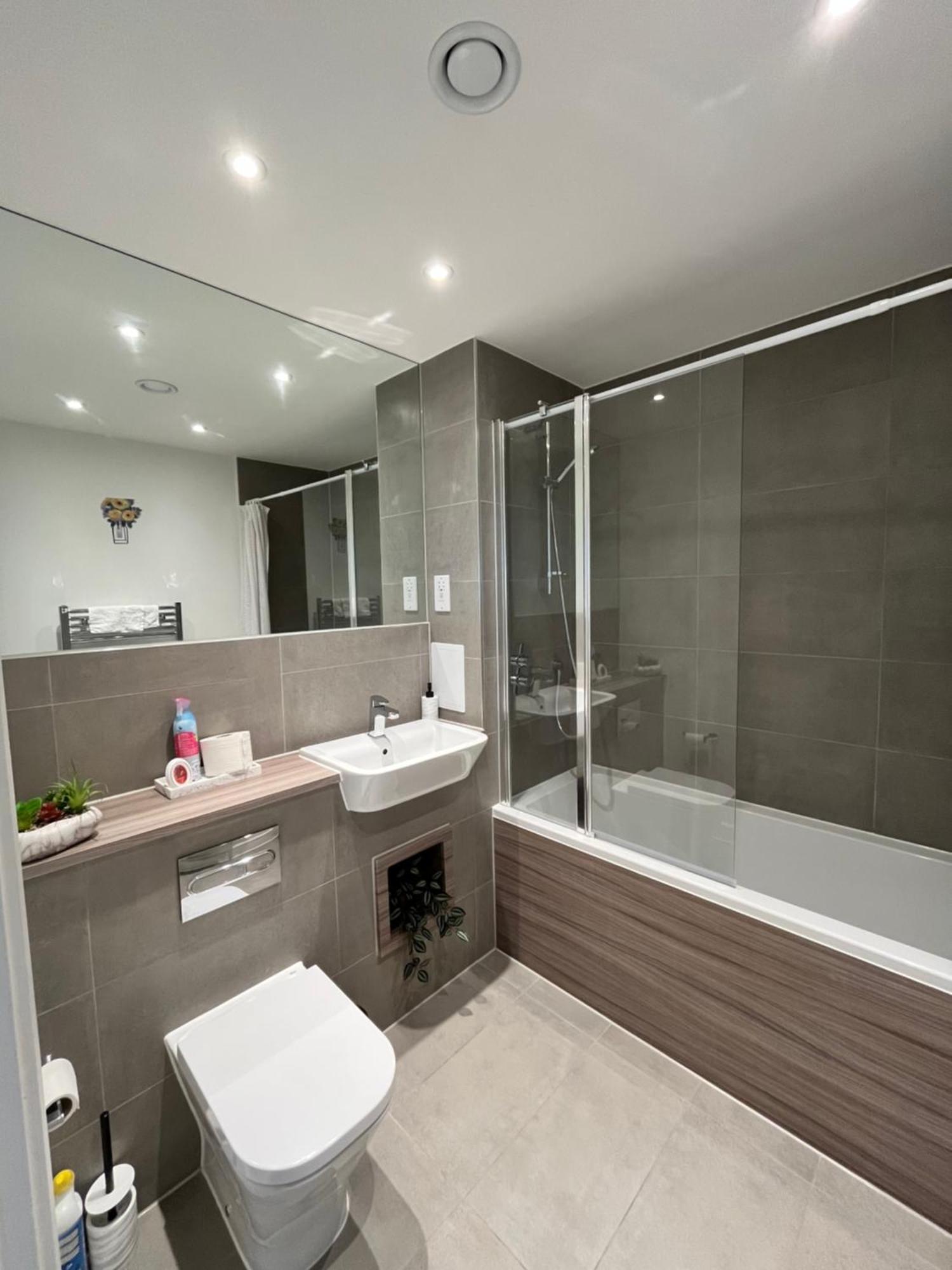 ברקינג One Bedroom Apartment מראה חיצוני תמונה